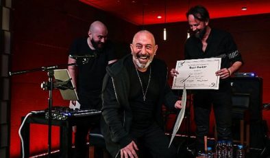 Can Şengün ile Sıkı Fıkı’nın İkinci Bölümünde Cem Yılmaz Herkesi Kahkahaya Boğdu!