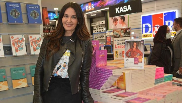 D&R 217. mağazasını başarılı oyuncu Ayşe Tolga’nın katılımı ve müzik dinletisiyle açtı