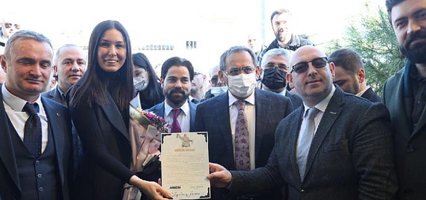 genel-baskan-yardimcisi-karaaslan-yabancilar-carsisini-ziyaret-ederek-esnafla-sohbet-etti.jpg Genel Başkan Yardımcısı Karaaslan, Yabancılar Çarşısı’nı ziyaret ederek esnafla sohbet etti