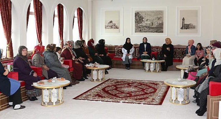 Kadın ve Aile Hizmetleri Daire Başkanlığı Mahalle Toplantılarını Sürdürüyor