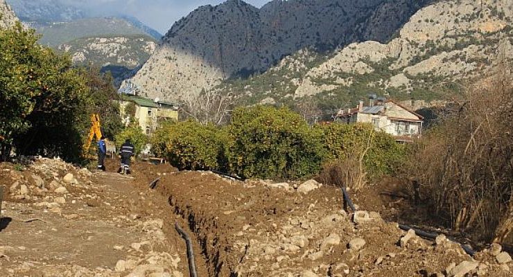 Kemer Kuzdere’de içme suyu hattı çalışması
