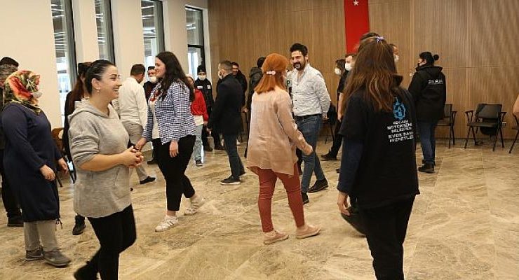 Motivasyon için drama eğitimi aldılar