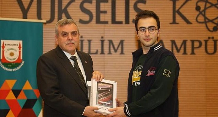 Şanlıurfa Büyükşehir Belediye Başkanı Zeynel Abidin Beyazgül TÜBİTAK Olimpiyatlarında derece elde eden öğrencilerle bir araya geldi.