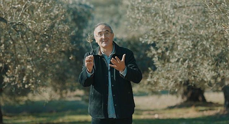 Sunay Akın İle Bilginin Işığında: Ayvalık Belgeselinin İlk Gösterimi Gerçekleştirildi