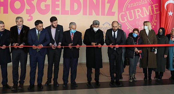 Van Büyükşehir Belediyesi Yöresel Ürünler ve Hediyelik Eşya Fuarında Stant Açtı