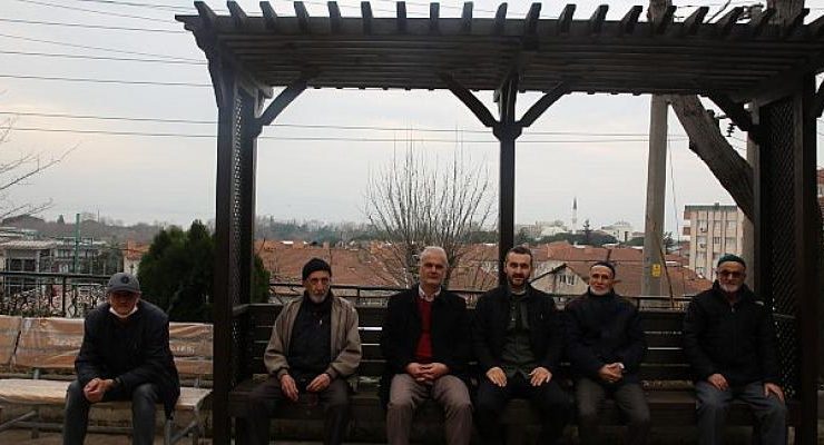 Yenidoğan Caminin sundurması da yenilendi