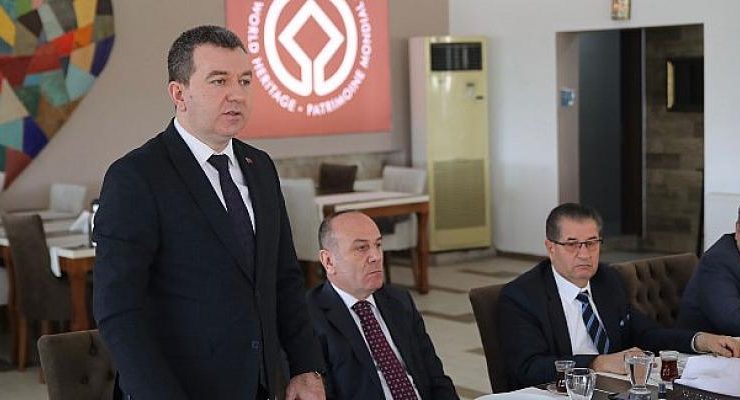 Alevi vatandaşlar için Bergama’da geniş katılımlı toplantı