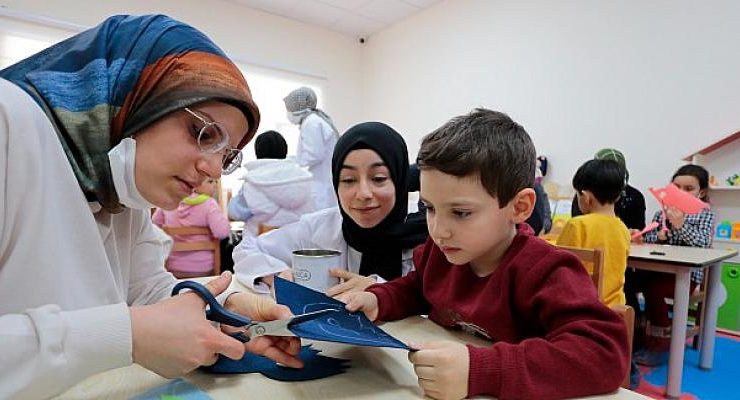 Anne Çocuk Etkinliğinde Anneler ve Çocukları Yüz Maskeleri Yaptı