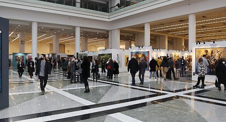 Art Ankara 8.ci Uluslararası Çağdaş Sanat Fuarı davetli ön izlemesi ile kapılarını açtı.