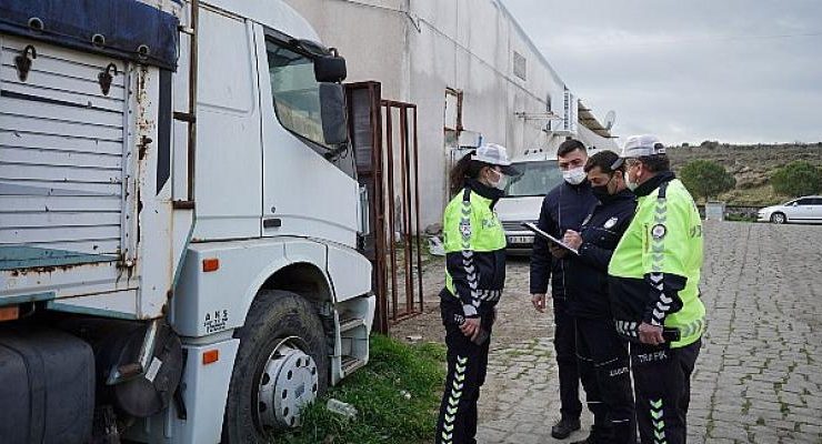 Ayvalık Belediyesi Sanayi Sitesi’ndeki Hurda Araç Sorununu Çözüyor