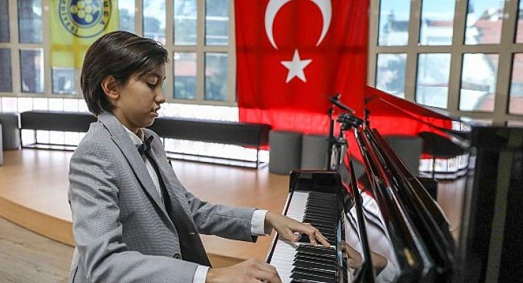 Bucalı küçük piyanist başarıya doymuyor