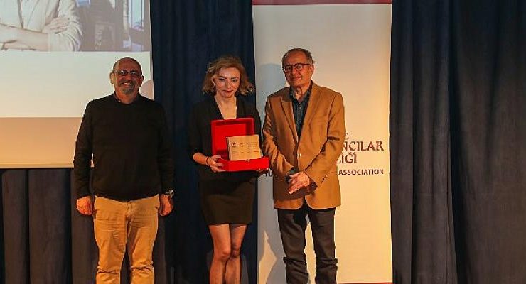 Düşünce ve İfade Özgürlüğü ödülü Yazar Gülşen İşeri’ye verildi