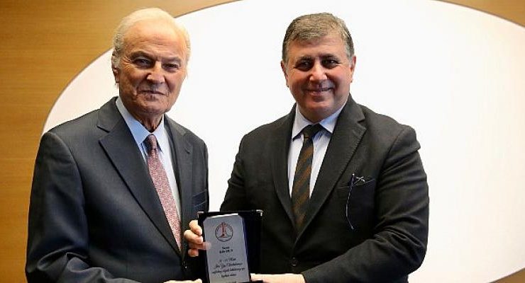 Ediz Hun Karşıyaka’da!