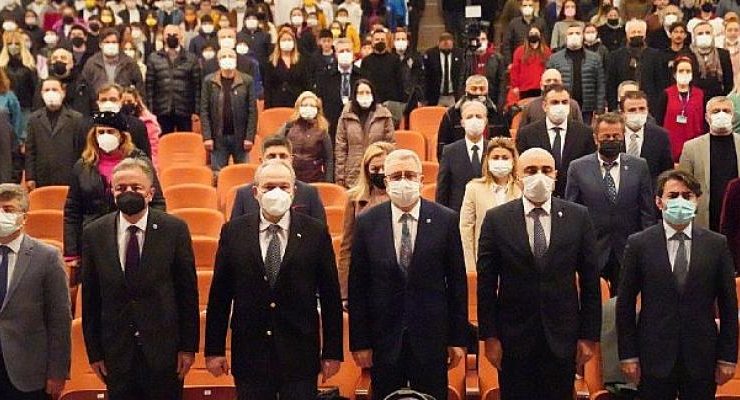 Ege Üniversitesinde “Koy-u Kırmızı” dans tiyatrosu duygulandırdı