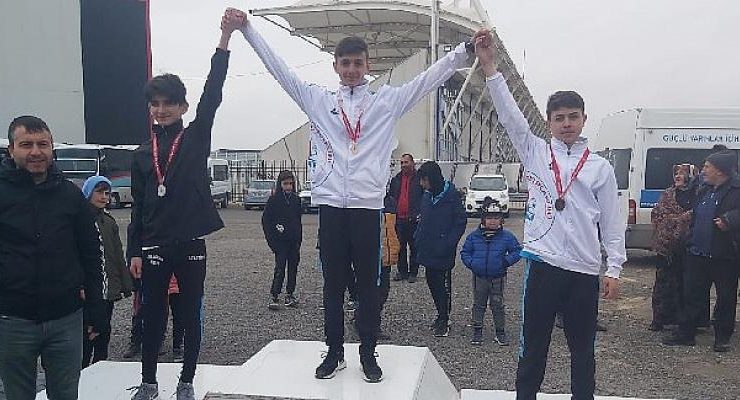 Genç sporcular Atletizm Geliştirme Projesinden madalyalarla döndü