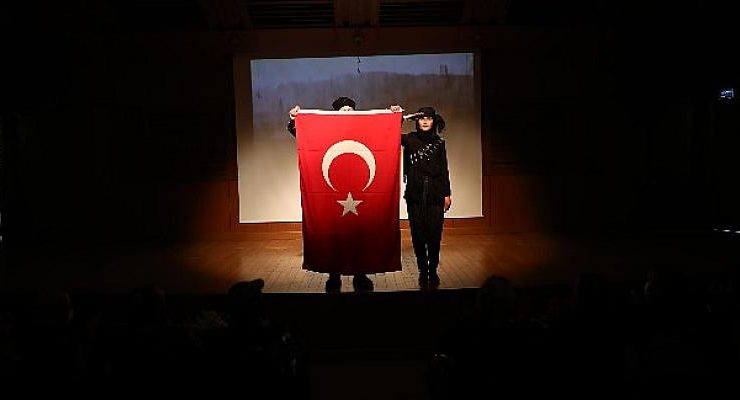 Gençler, İstiklal Marşı’nın heyecanı ve coşkusunu paylaştı