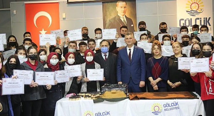 Gölcüklü Gençler Geleneksel Sanatları Öğreniyor