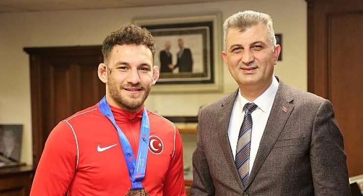Gölcük’ün Gururu Abdulvasi Başkan Sezer’le Buluştu