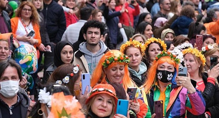 Karnaval Sokaklara Muhteşem Döndü