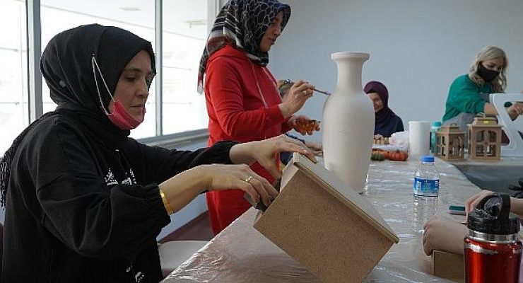 Keçmek’lerde Rengarenk El İşi Ürünleri