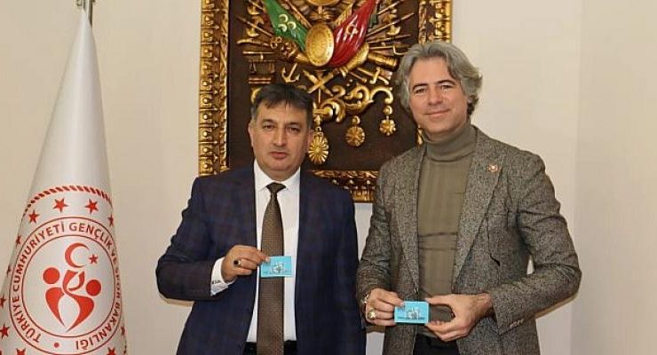 Kızılay’dan başarılı sporculara destek