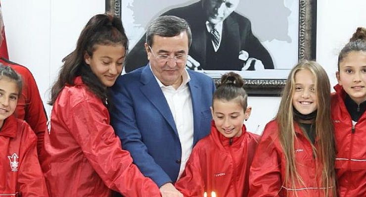 Konak’ın U-13 Kız Futbol Takımı Türkiye Finalinde