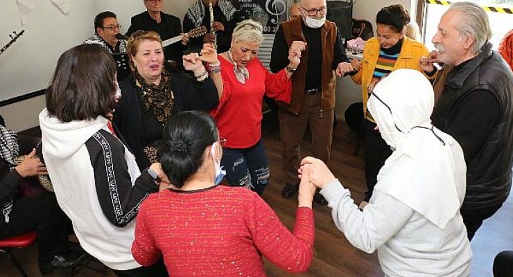 Mavi Ev Alzheimer Merkezi’nde Yaşlılar Haftası konserle kutlandı