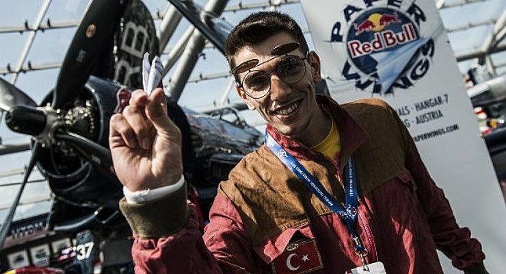 Red Bull Paper Wings ile ‘Kâğıt uçak pilotları’ İstanbul’da hünerlerini sergiliyor