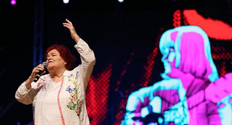 Selda Bağcan Kadınlar İçin Söyledi