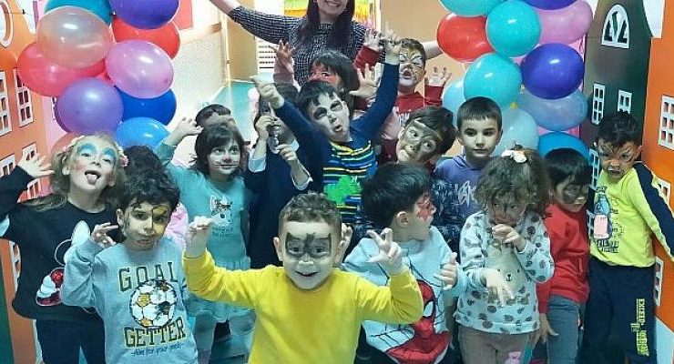23 Nisanda Büyüklerle Küçükler Bir Arada