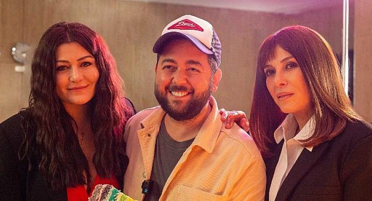Asena’nın Doğumgünü Pastasını Zuhal Olcay Kesti