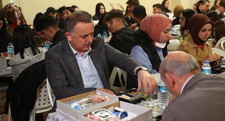 Başkan Çağırıcı öğrencilerle iftar yaptı
