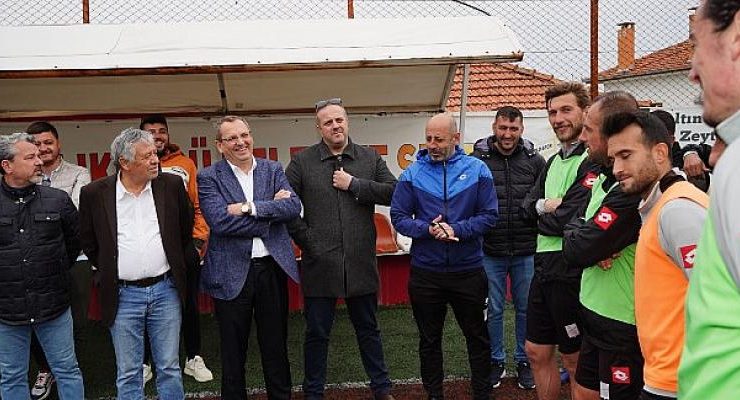 Başkan Mesut Ergin’den Ayvalıkgücü Belediyespor Antrenmanına Motivasyon Ziyareti