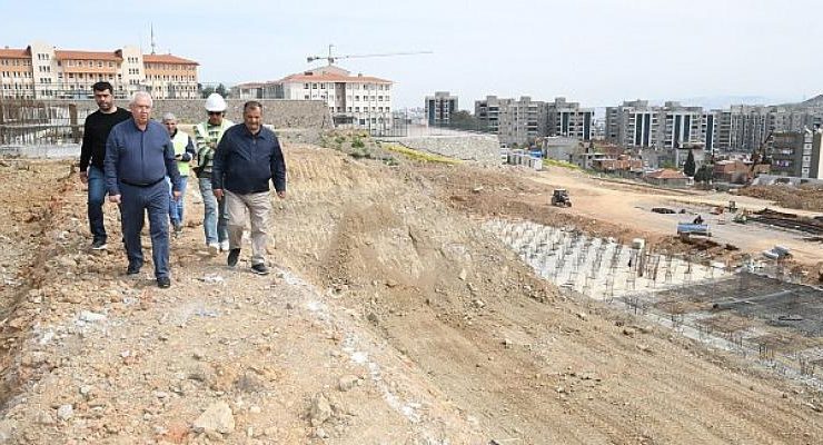Başkan Selvitopu, Atatürk Gençlik ve Spor Merkezi inşaatını inceledi