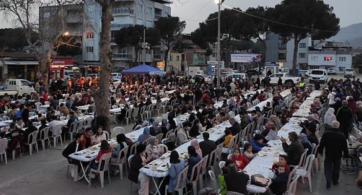 Binlerce Aydınlı Büyükşehir’in İftar Sofralarında Buluştu