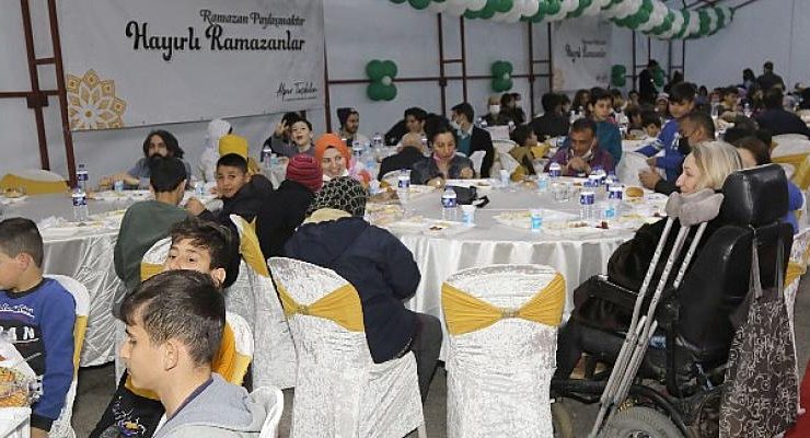 Büyük Çankaya Sofrasında İlk İftar