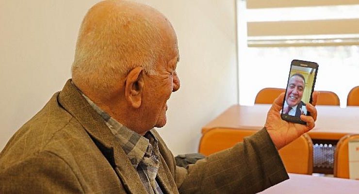 Büyükşehir’den Gündoğmuş’ta akıllı telefon kursu