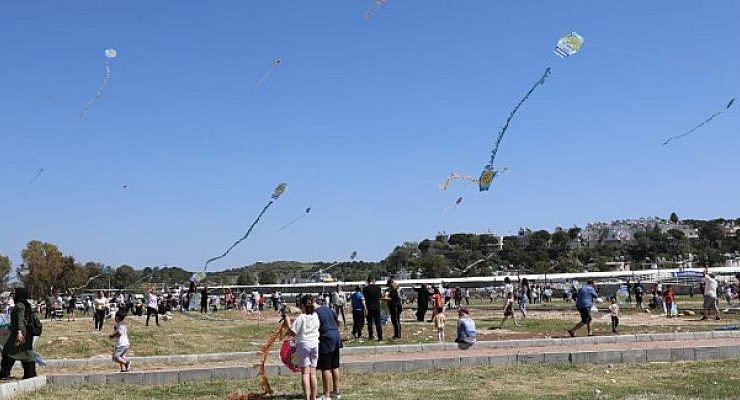 ​Didim’de Gökyüzü Yüzlerce Uçurtma İle Renklendi