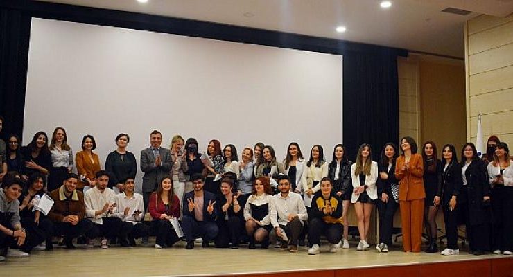 Egeli iletişimcilerle iş görüşmesi simülasyonu