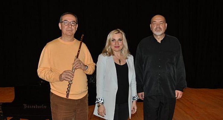 Flüt ve piyano resitali müzikseverleri büyüledi