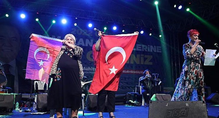 Gakkoşlar Kürsübaşı Gecesi ile coştu