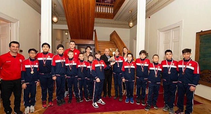 Her Muhtarlığa Bir Kütüphane için ilk kitaplar geldi