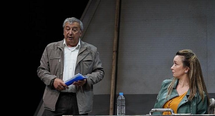 Hüseyin Avni Danyal ve  Başak Daşman’ın Oynadığı  “Kelepçe Kullanma Kılavuzu”nun  Gala Gösterimi Fişekhane Ana Sahne’de Gerçekleşti