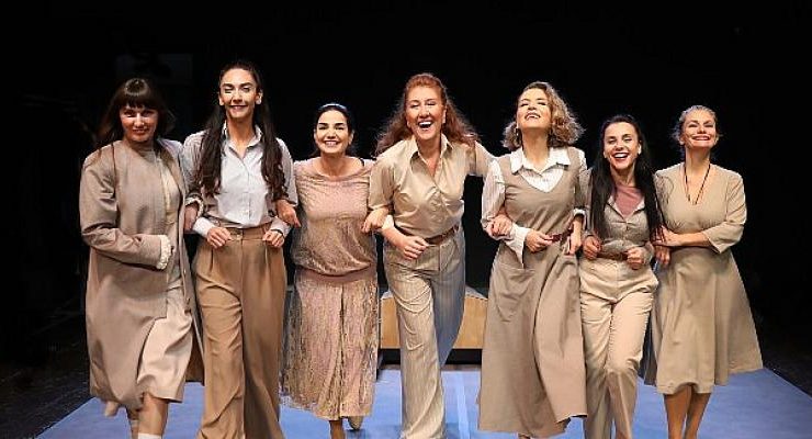 İBB Şehir Tiyatroları “Yaftalı Tabut” Oyunuyla Bursa Seyircisine Konuk Oldu