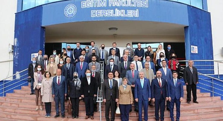 İzmir İl Milli Eğitim Müdürlüğü ve Ege Üniversitesi İşbirliğinde Öğretmen Eğitimleri Devam Ediyor