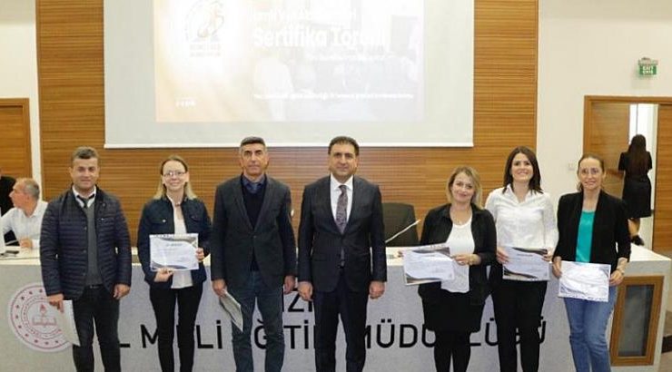 İzmir İl Milli Eğitim Müdürlüğü ‘Veli Akademileri Sertifika Töreni’ Yapıldı.