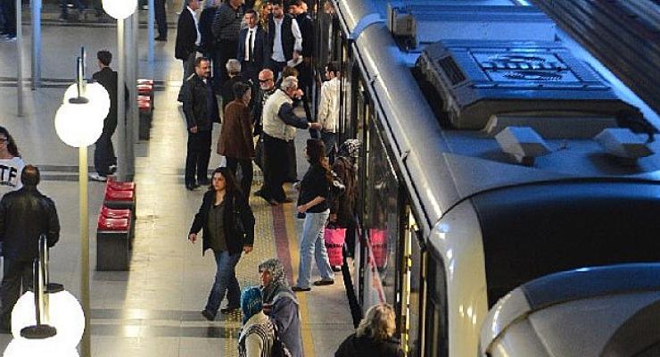 İzmir toplu ulaşıma döndü