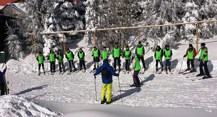 Kartepeli 400 Genç Kayak Öğrendi