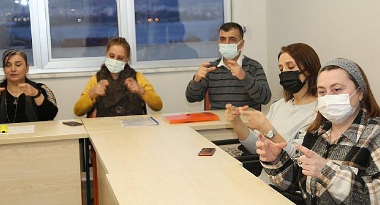 KO-MEK işitme engelli bireylerin sesi oluyor