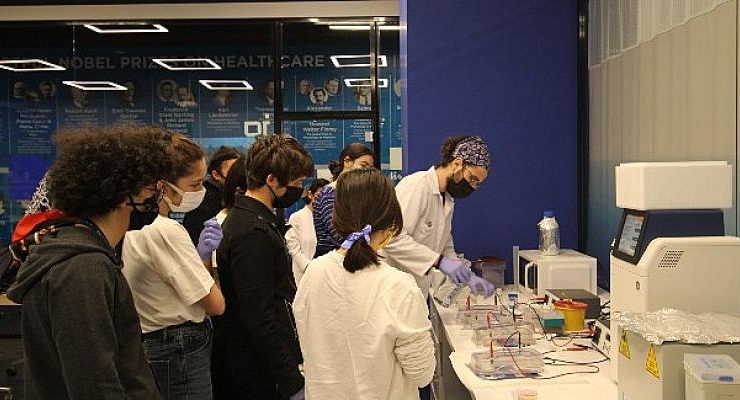 Liseliler ‘İstinye Üniversitesi Bahar  Atölyesi’nde akademisyenlerle bir araya geldi